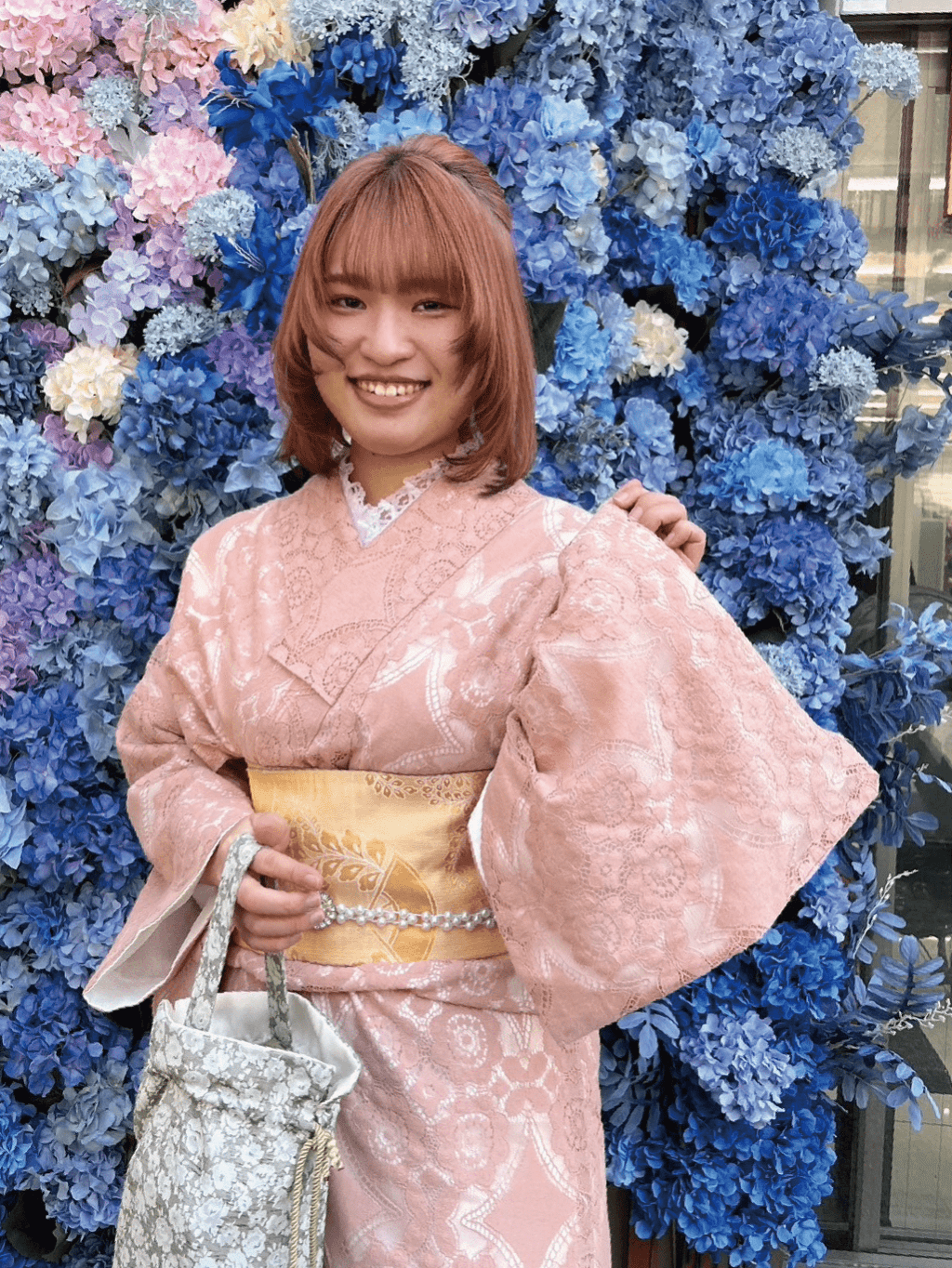 ピンクのレース着物。様々な種類の着物をレンタル可能