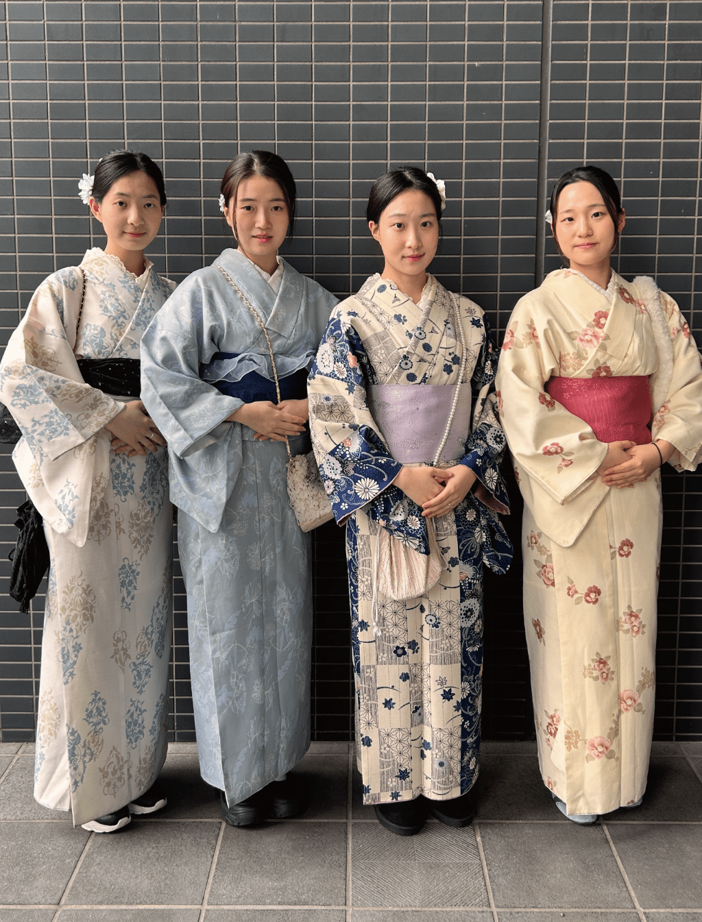 海外からお越しのカップルがレンタル着物雅へ。