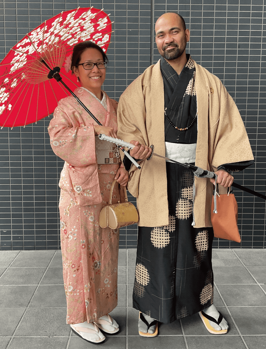 ご夫婦で着物の記念撮影。京都駅前で気軽に着物レンタル